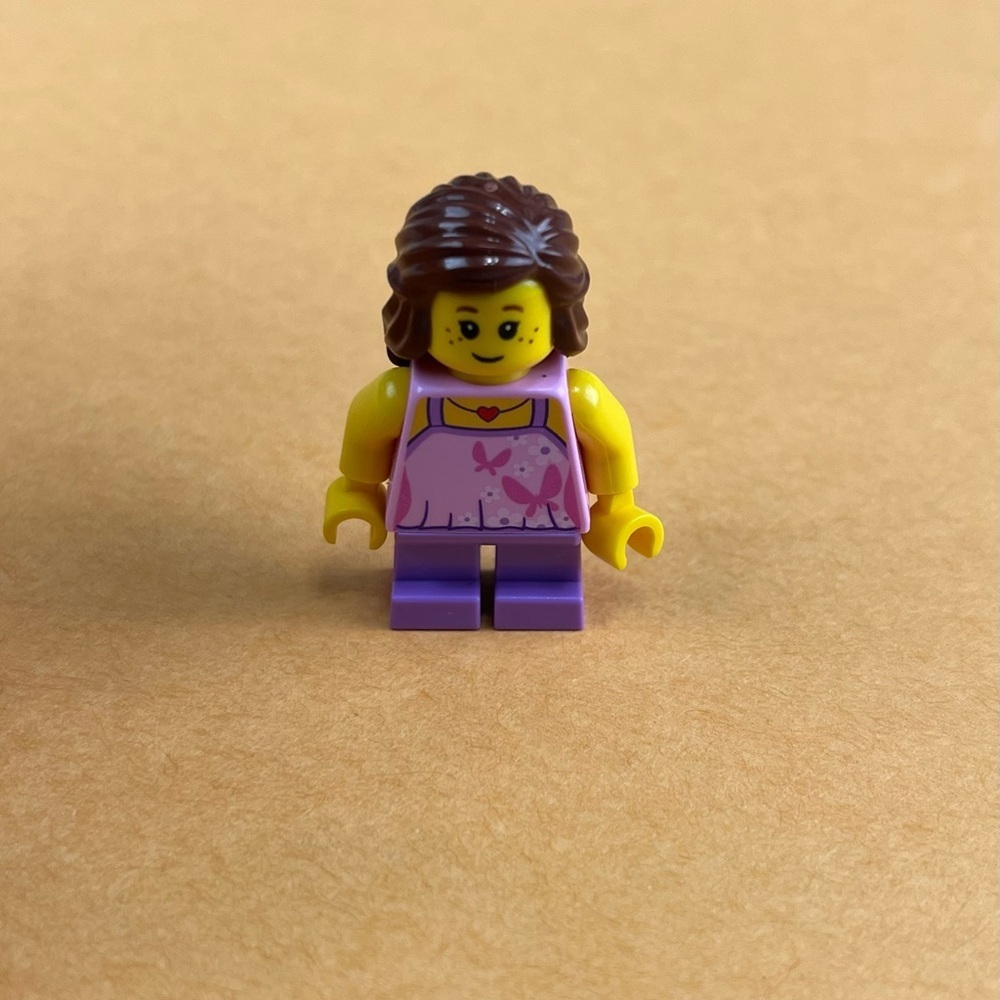LEGO City Town Minifigure Girls Set 31067 Modular Poolside Holiday twn297 2”